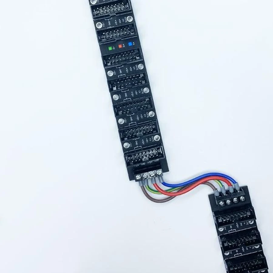 316186cd-71f4-4ee2-bfad-812fcc1e39c5-xbus-003.jpg